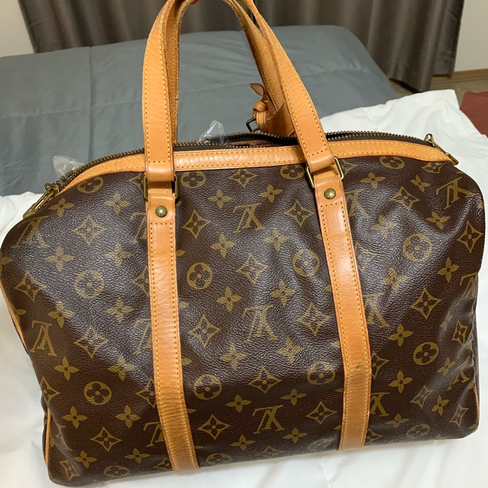 Authentic LV sac souple 35